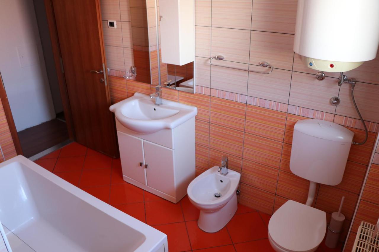 Nona Lili Apartment Izola Bagian luar foto